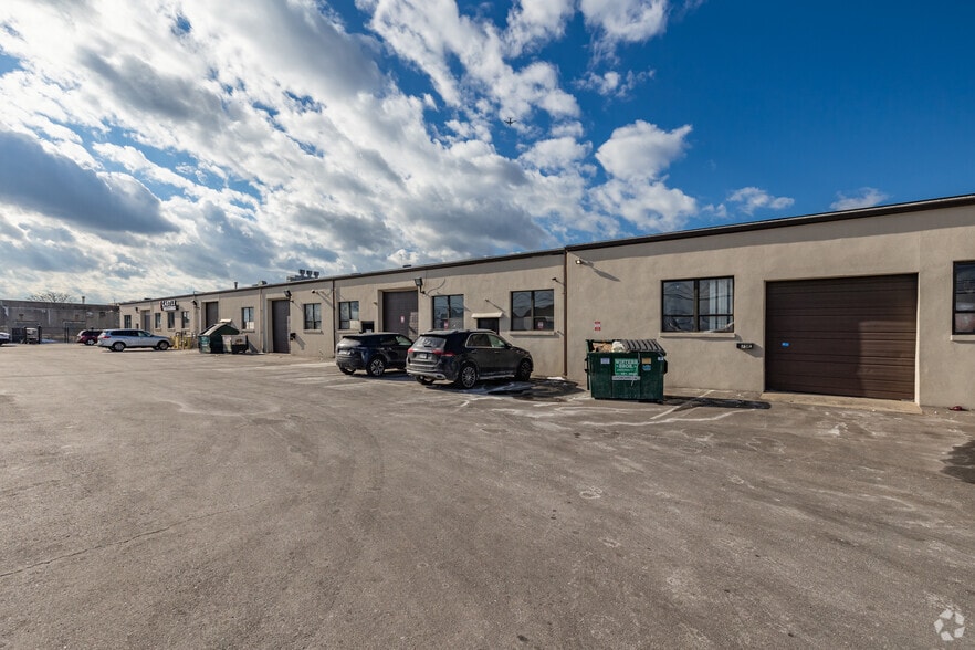 75 Rushmore St, Westbury, NY for sale - Building Photo - Image 2 of 4