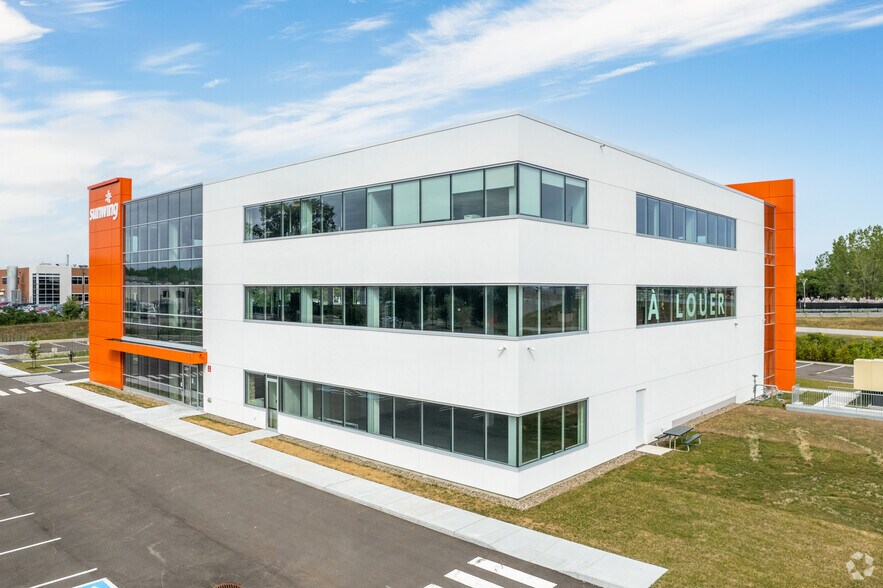 3105 Pl Louis-R.-Renaud, Laval, QC à vendre - Photo du bâtiment - Image 2 de 13