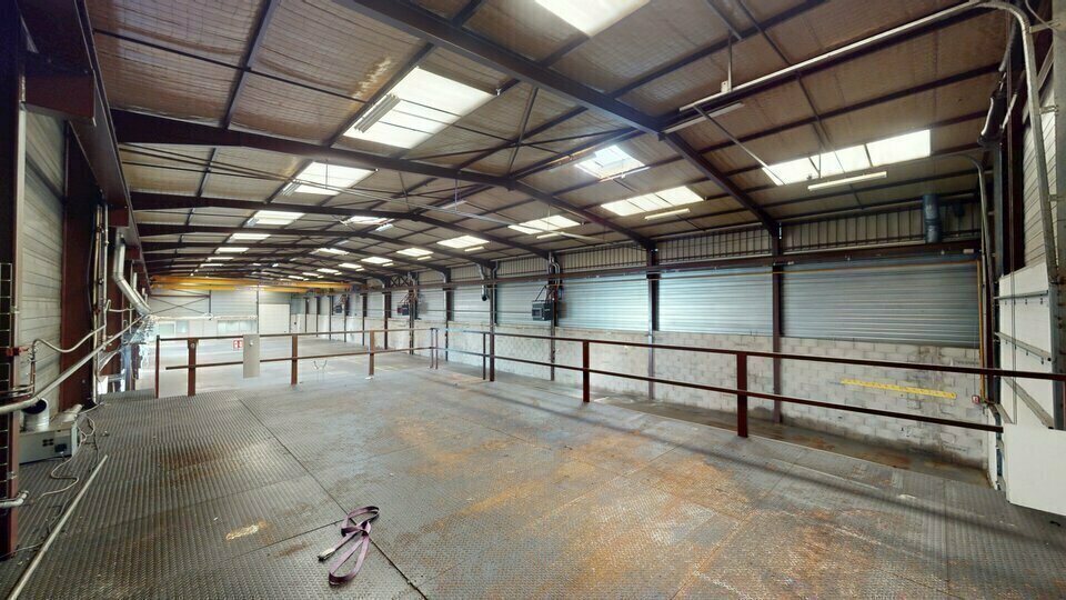 Flex in Belleville-en-Beaujolais for lease - Interior Photo - Image 3 of 6