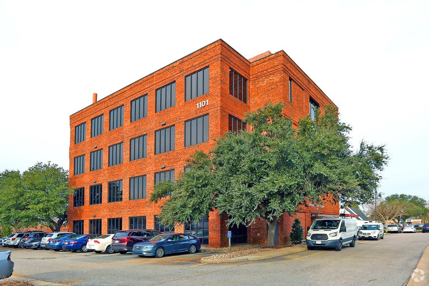 1101 First Colonial Rd, Virginia Beach, VA à louer - Photo du bâtiment - Image 1 de 7