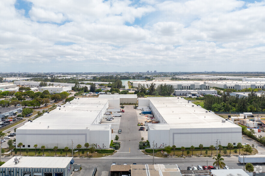 8200 NW 93rd St, Miami, FL for lease - Building Photo - Image 2 of 6