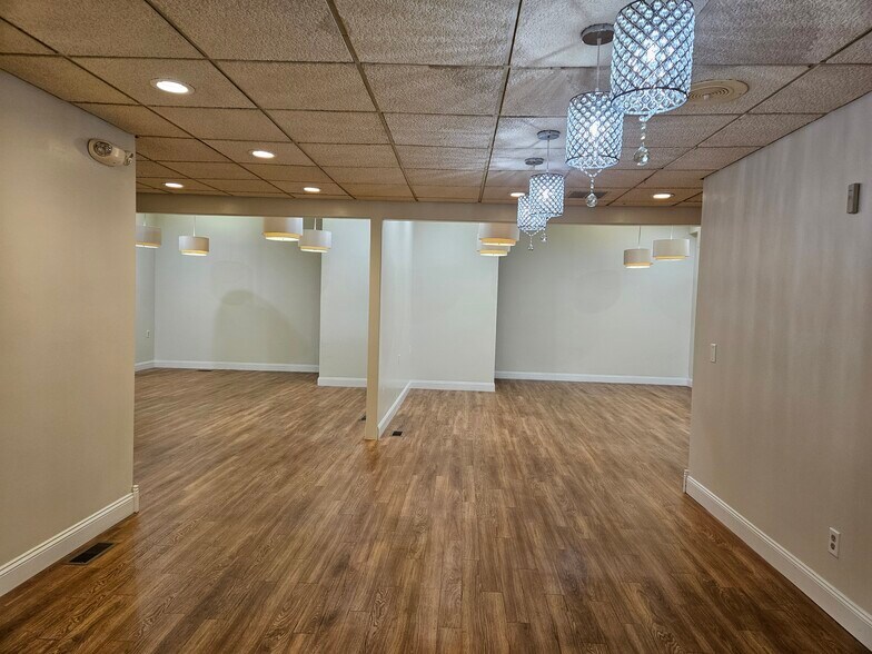 5820 Gratiot Rd, Saginaw, MI à louer - Photo du bâtiment - Image 3 de 17