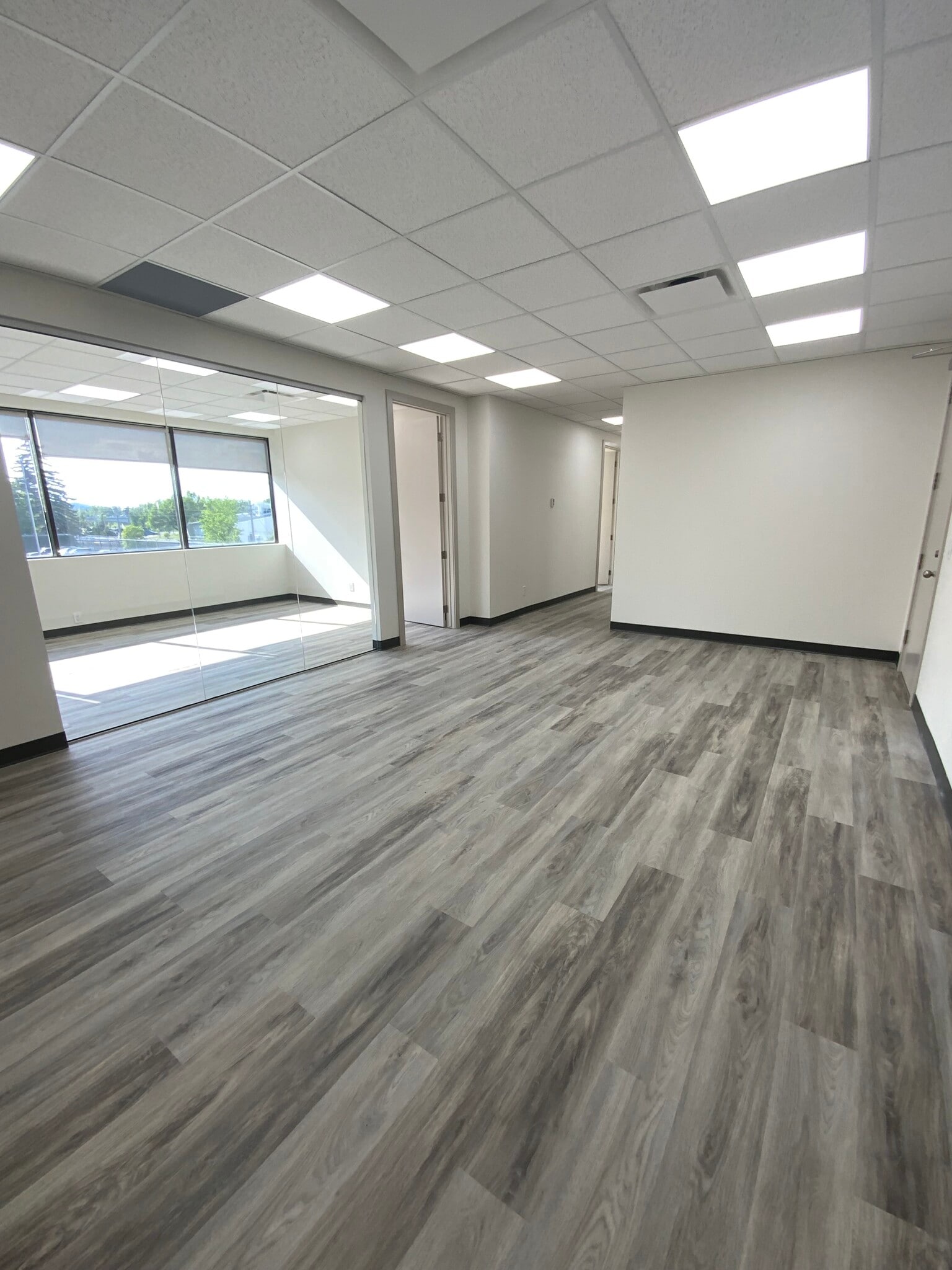 750 11th St SW, Calgary, AB à louer Photo intérieure- Image 1 de 22