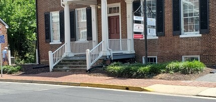 19 E Market St, Leesburg, VA à louer Photo du bâtiment- Image 2 de 10