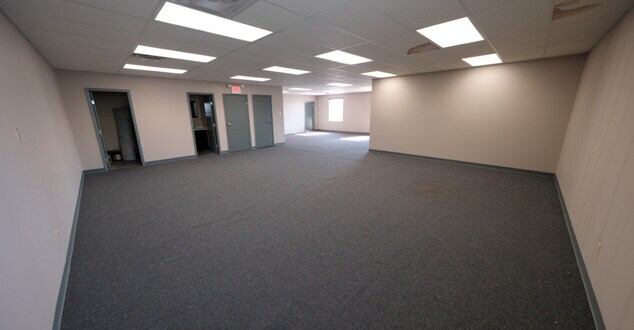 9712-9732 54th Ave NW, Edmonton, AB à louer - Photo intérieure - Image 2 de 3