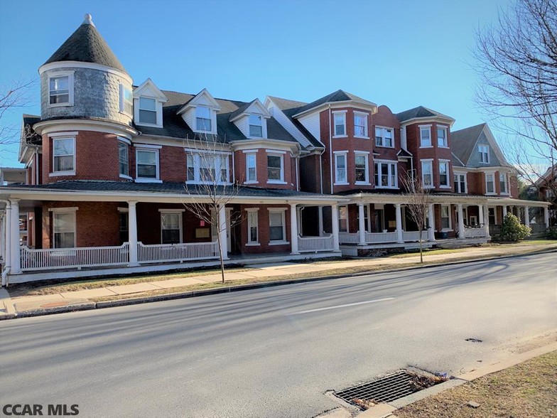 500 W College Ave, State College, PA à vendre - Photo du bâtiment - Image 1 de 1