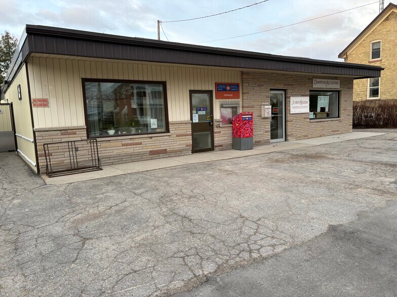 126 Main St E, Dashwood, ON à vendre - Photo du bâtiment - Image 2 de 13