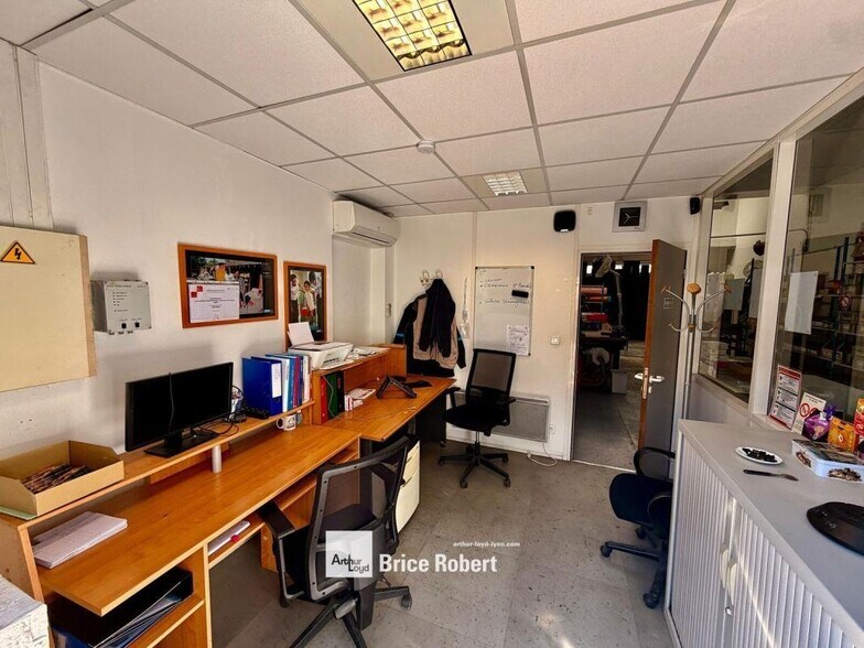 Flex in Vénissieux for lease - Interior Photo - Image 2 of 7
