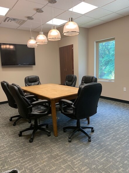 1006 Ash St, Eudora, KS for lease - Interior Photo - Image 3 of 37