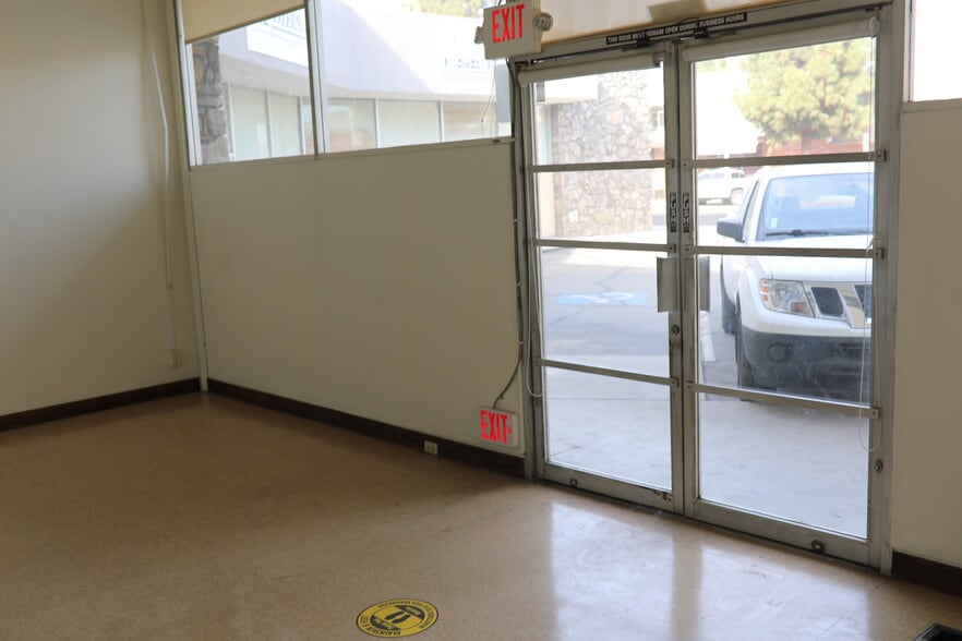 1815 Van Ness Ave, Fresno, CA for lease - Building Photo - Image 2 of 28