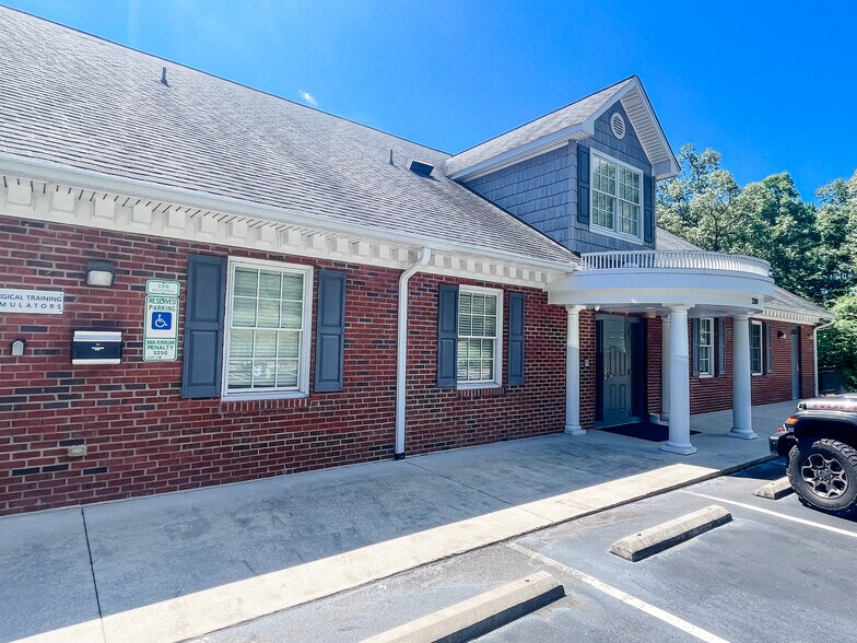 4628 Industry Ln, Durham, NC à louer - Photo du bâtiment - Image 3 de 14