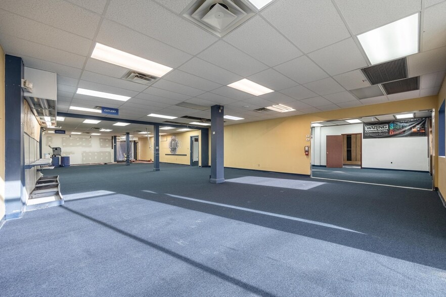 2546-2578 Fowler St, Fort Myers, FL for lease - Building Photo - Image 2 of 71