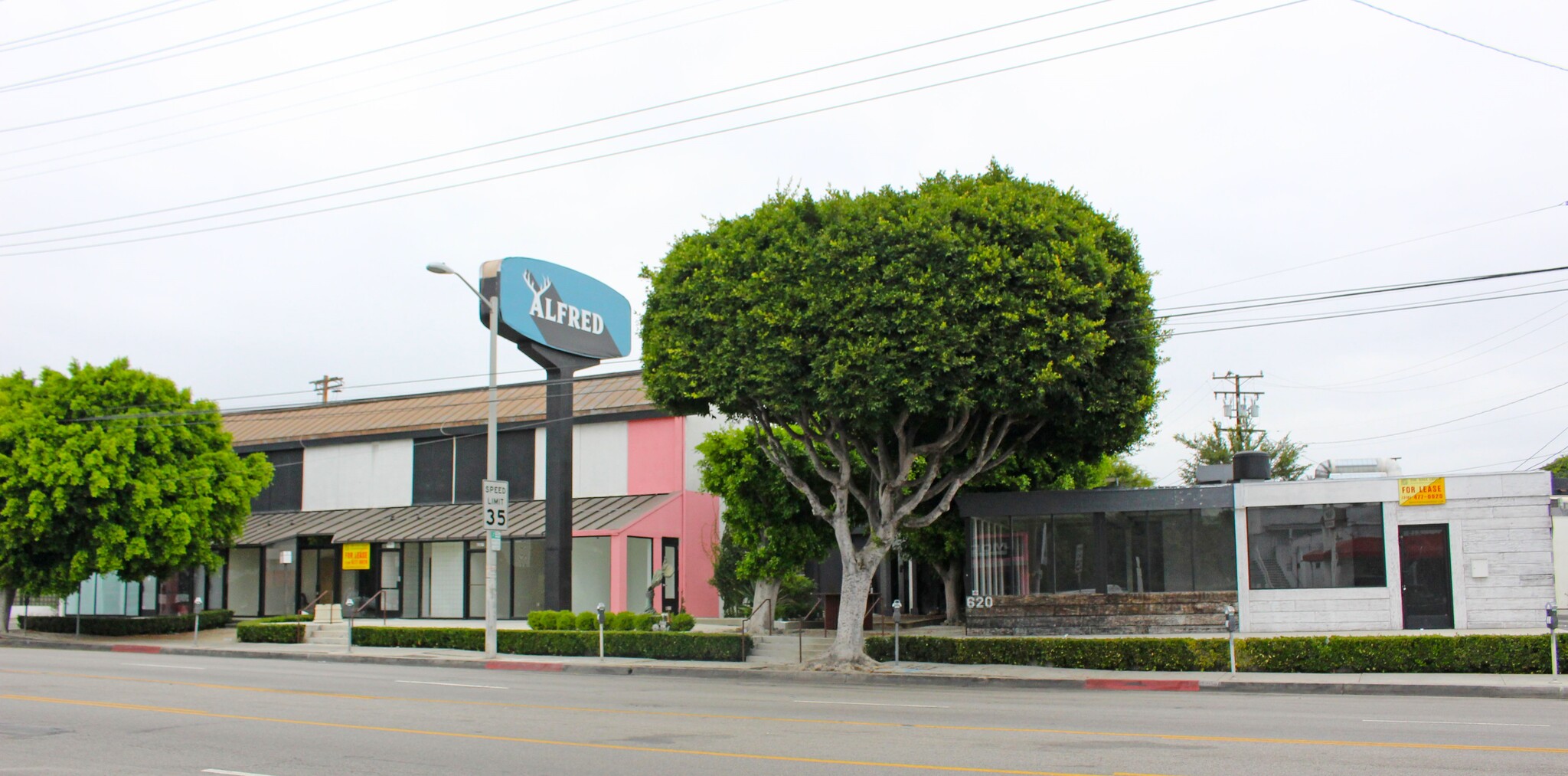 616-630 N La Cienega Blvd, West Hollywood, CA à louer Photo du bâtiment- Image 1 de 8