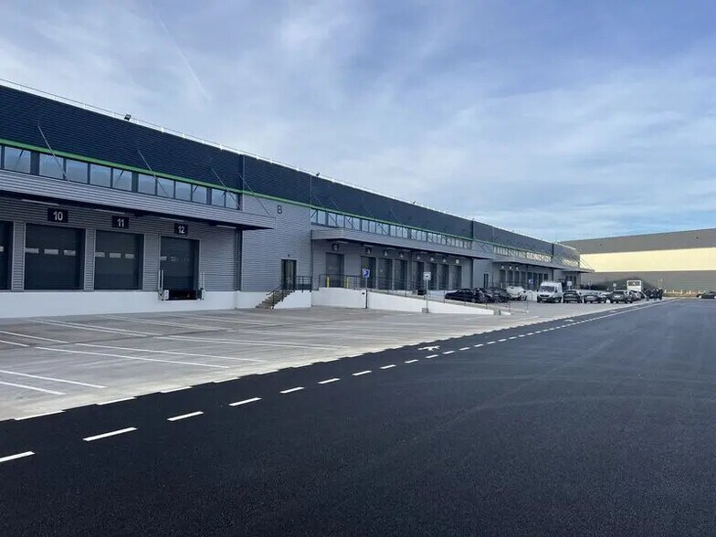Industrial in Aulnay-sous-Bois for lease - Building Photo - Image 3 of 14