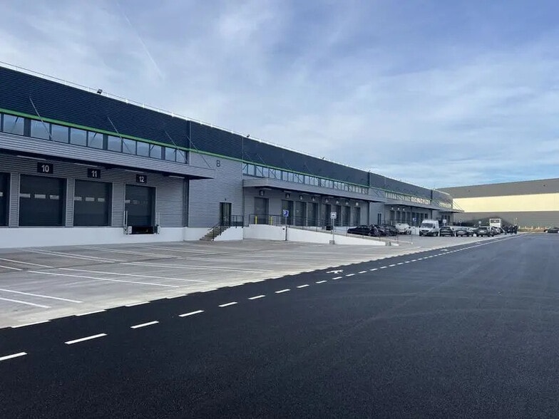 Garonor, Aulnay-sous-Bois for lease - Building Photo - Image 3 of 14