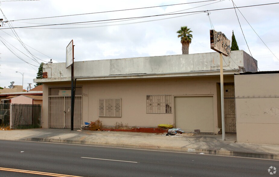 1251 W Century Blvd, Los Angeles, CA à louer - Photo du bâtiment - Image 3 de 3