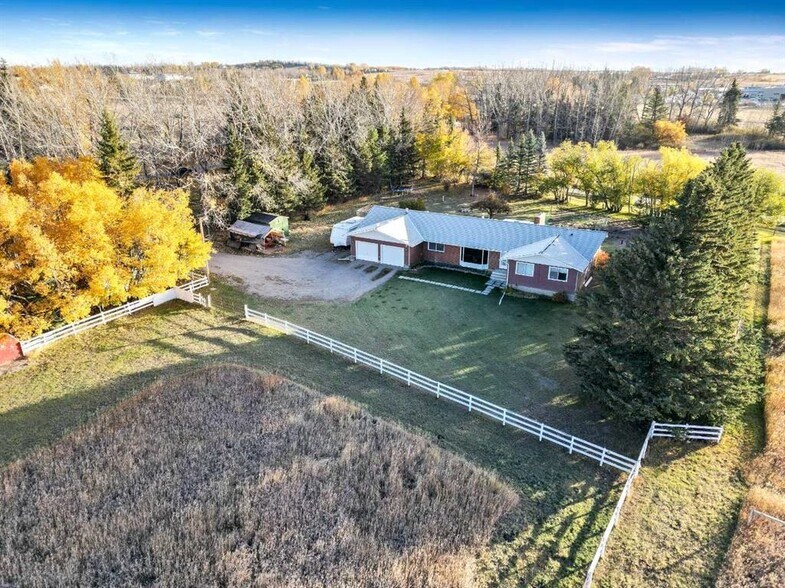 139 Northgate Dr, Okotoks, AB à vendre - Photo du bâtiment - Image 3 de 7