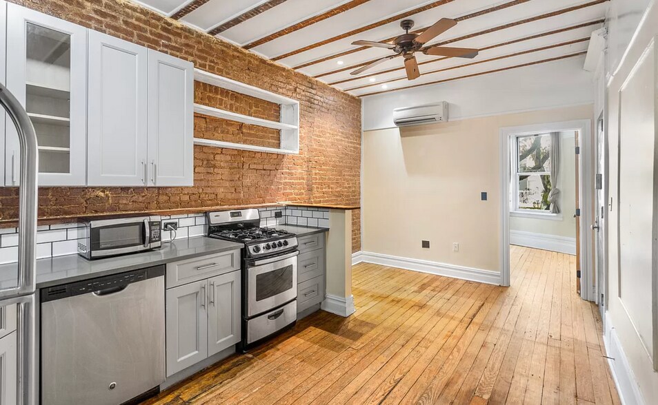 662 Madison St, Brooklyn, NY à vendre - Photo intérieure - Image 2 de 9