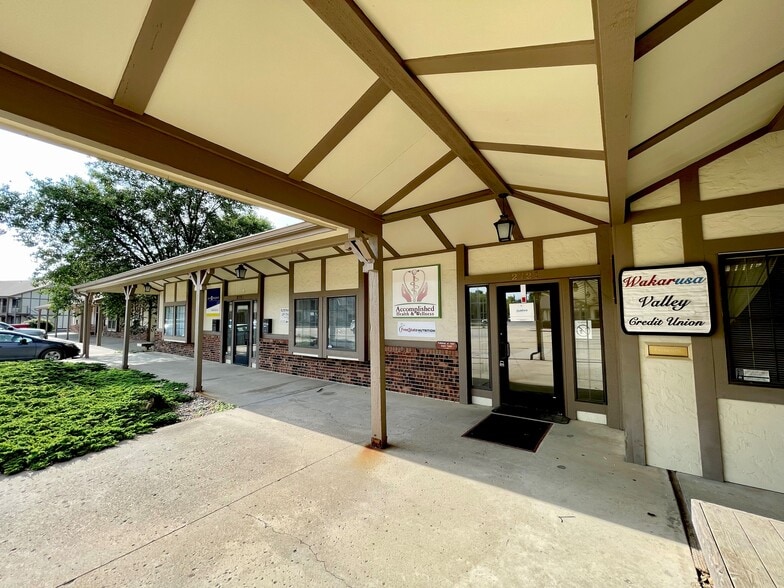 INVESTMENT OPPORTUNITY IN LAWRENCE, KS portfolio of 2 properties for sale on LoopNet.ca - Building Photo - Image 3 of 13