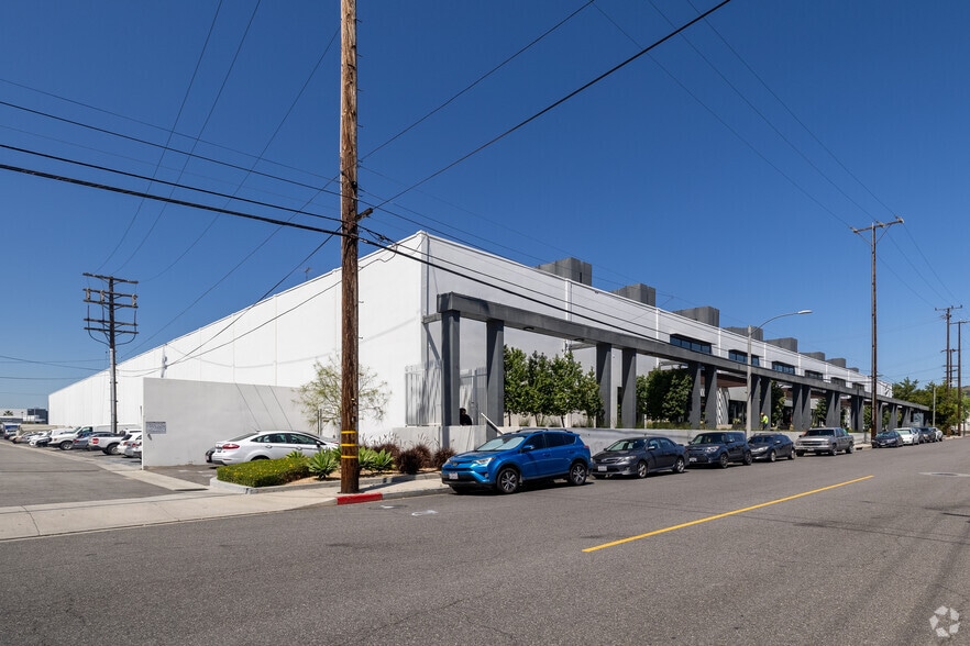 2777 N Ontario St, Burbank, CA for lease - Building Photo - Image 3 of 13