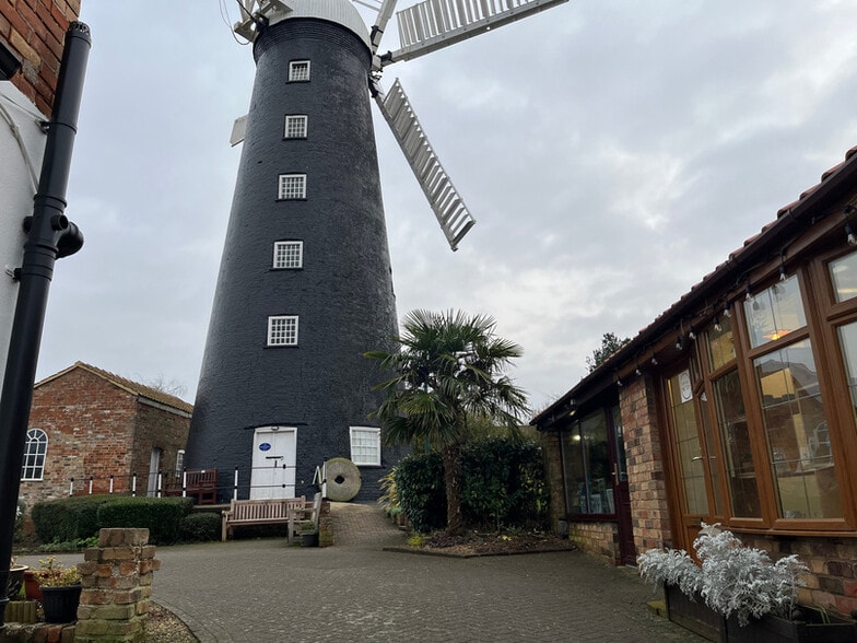 Mill Close, Grimsby for lease - Building Photo - Image 2 of 2