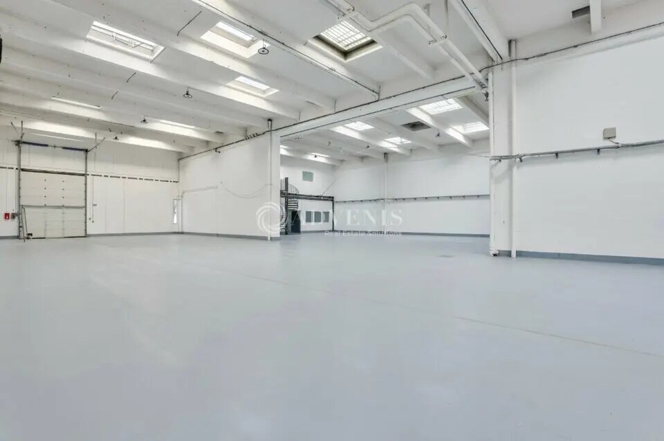 Flex in Évry-Courcouronnes for lease Interior Photo- Image 1 of 6