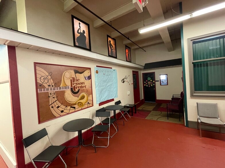 202 S 3rd St, Coopersburg, PA à louer - Photo du bâtiment - Image 3 de 15