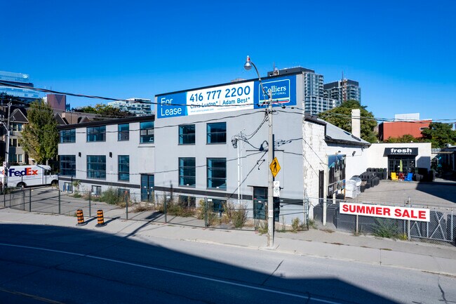 Plus de détails pour 8 Eastern Av, Toronto, ON - Commerce de détail à louer