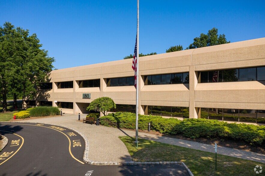 180 Mount Airy Rd, Basking Ridge, NJ à louer - Photo du bâtiment - Image 3 de 17
