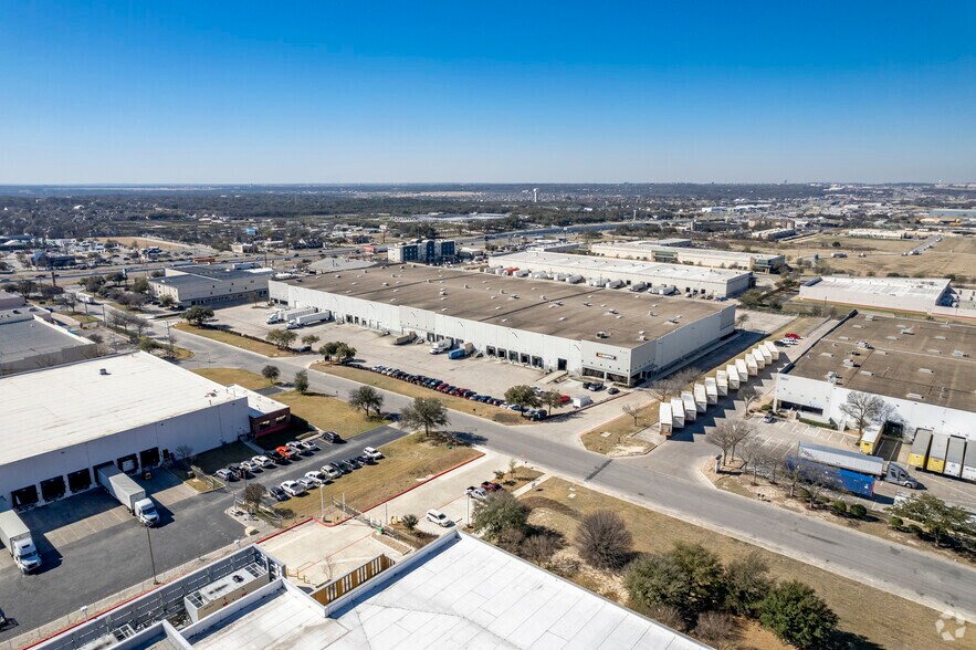 5755 Tri County Pky, Schertz, TX à louer - Aérien - Image 2 de 6