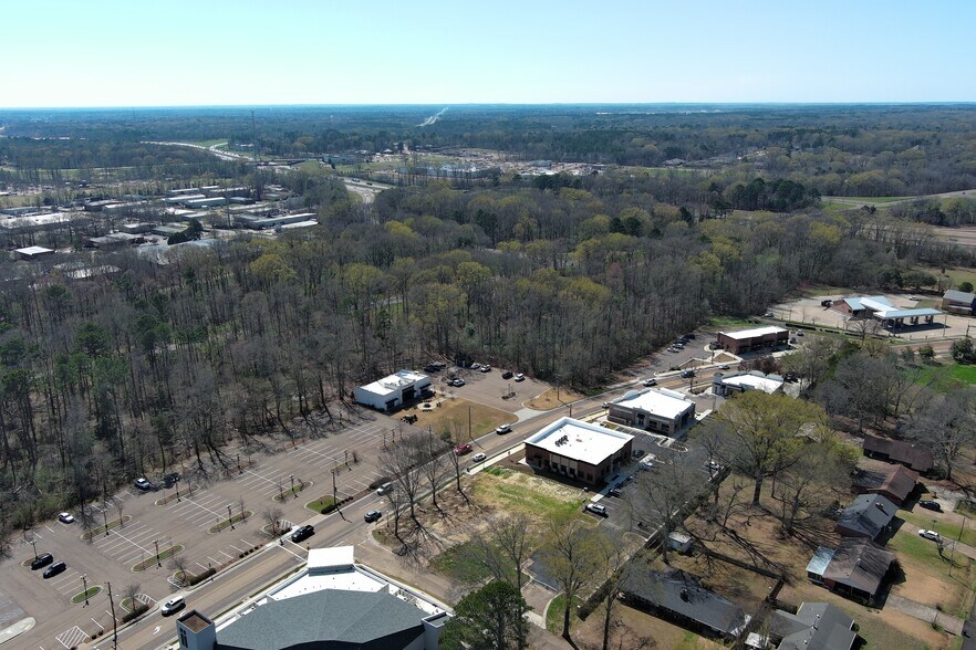 320 W Jackson St, Ridgeland, MS à vendre - Photo du bâtiment - Image 3 de 4
