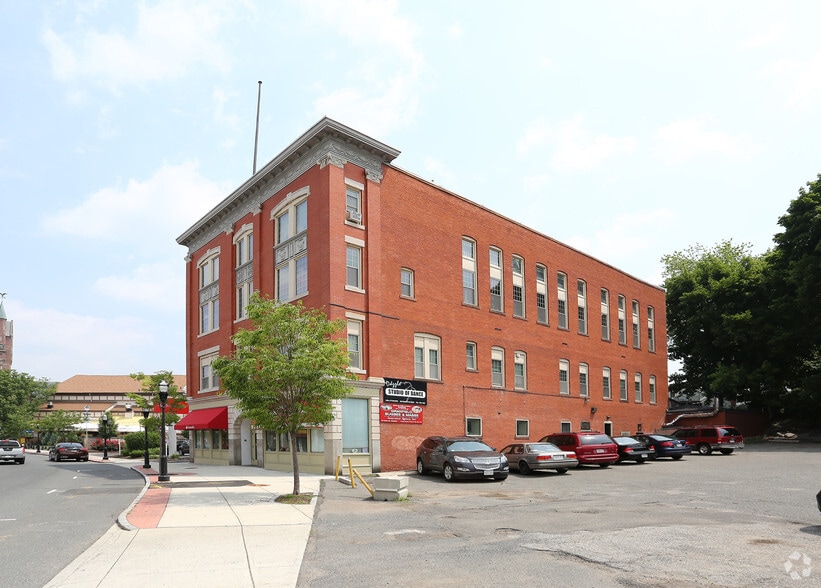 35 Center St, Chicopee, MA for lease - Building Photo - Image 2 of 6