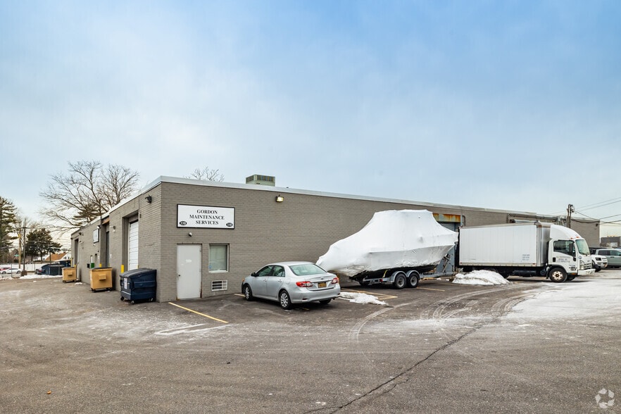 15-39 Tec St, Hicksville, NY for lease - Building Photo - Image 2 of 4