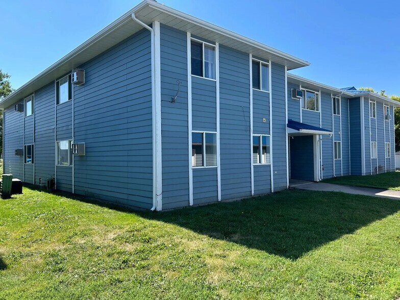 411-415 S Henry St, Pierre, SD à vendre - Photo du bâtiment - Image 1 de 17