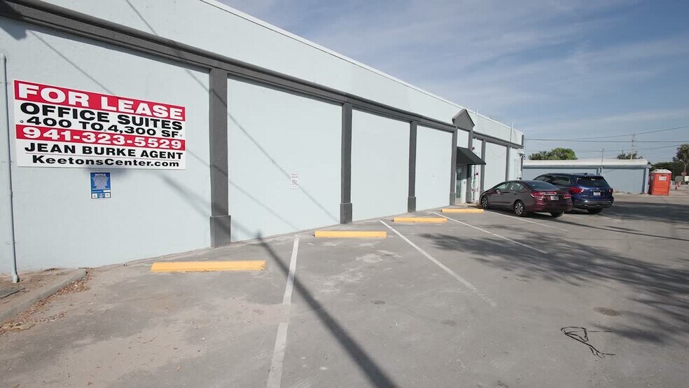 817 Manatee Ave W, Bradenton, FL à louer - Vidéo sur l’inscription commerciale - Image 3 de 21
