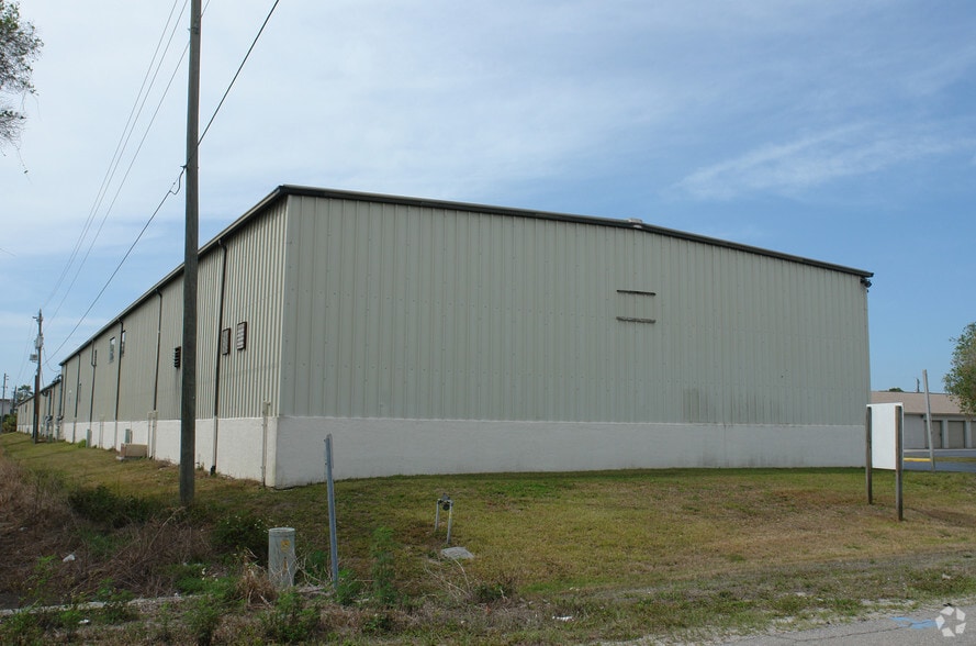 2161 Andrea Ln, Fort Myers, FL for lease - Building Photo - Image 2 of 2