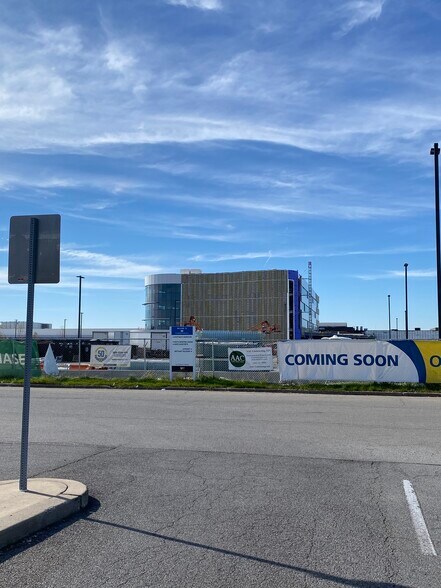 300 Hylan Dr, Rochester, NY à louer - Photo du bâtiment - Image 2 de 8