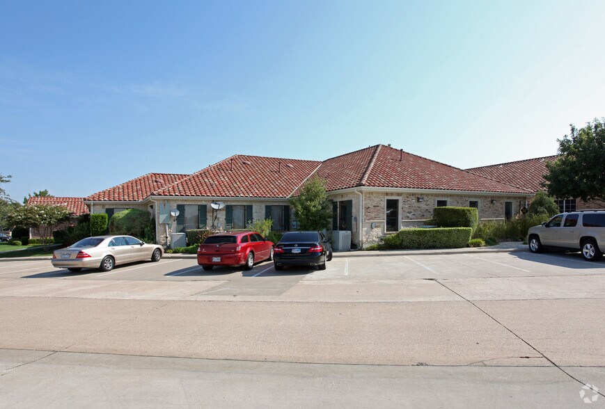 1320 Village Creek Dr, Plano, TX à louer - Photo du bâtiment - Image 2 de 18