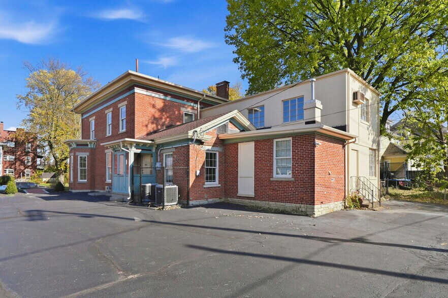 607 E Charles St, Muncie, IN à vendre - Photo du bâtiment - Image 2 de 30