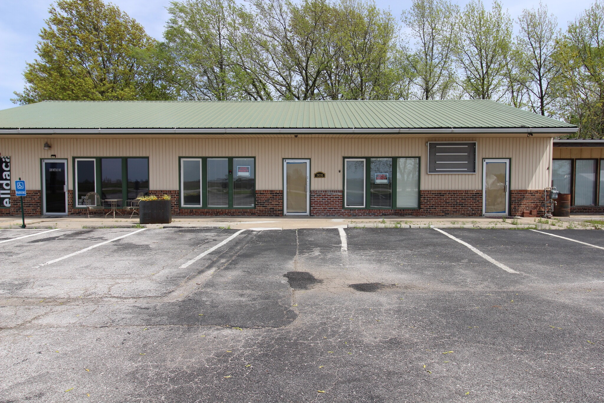 20285 Metcalf Ave, Bucyrus, KS for lease Building Photo- Image 1 of 9