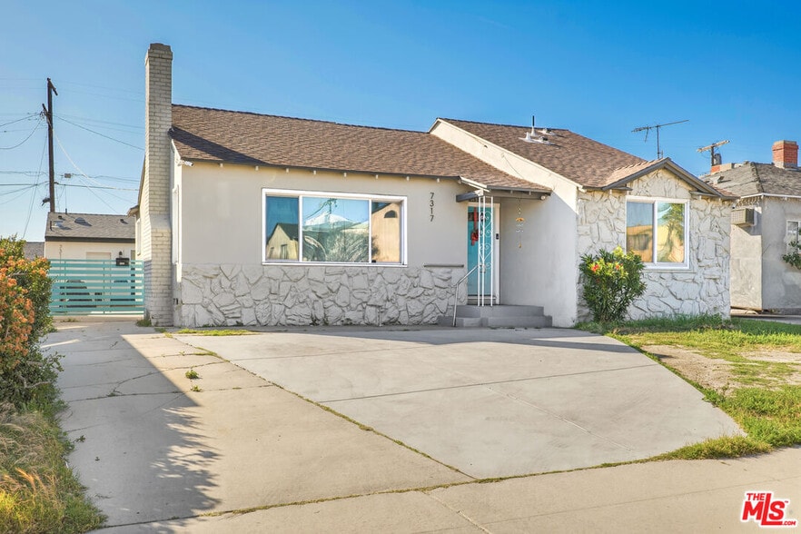 7317 Tujunga Ave, North Hollywood, CA for sale - Primary Photo - Image 1 of 3