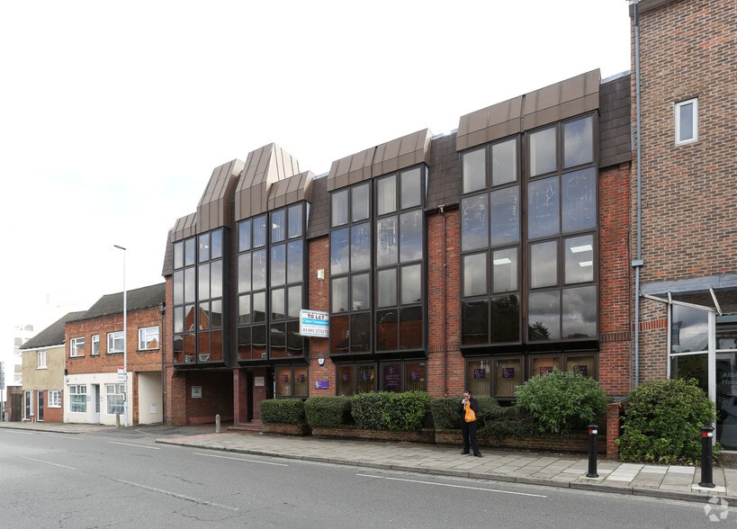 44-46 Springfield Rd, Horsham for lease - Primary Photo - Image 1 of 6