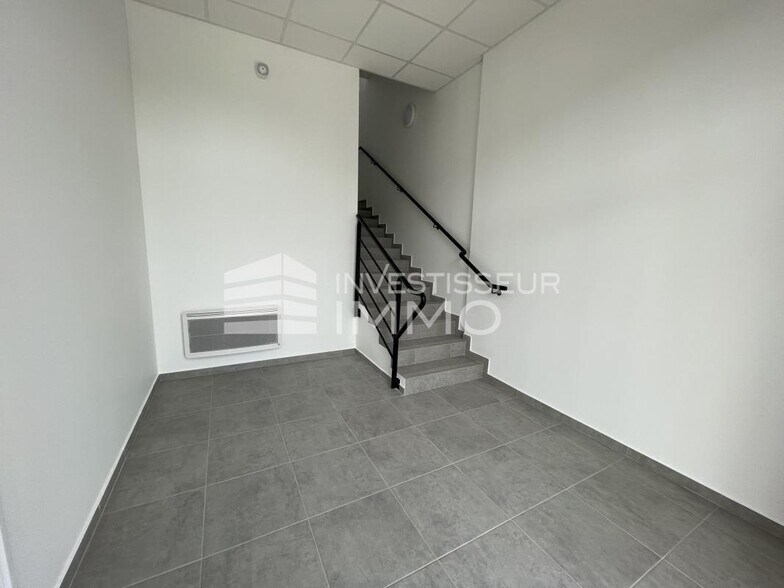 Flex in Corbeil-Essonnes for lease - Interior Photo - Image 3 of 3