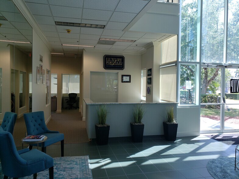 13131 University Dr, Fort Myers, FL à louer - Photo intérieure - Image 3 de 8