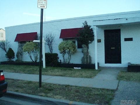 19 Suffolk St, Freeport, NY for sale - Primary Photo - Image 1 of 1
