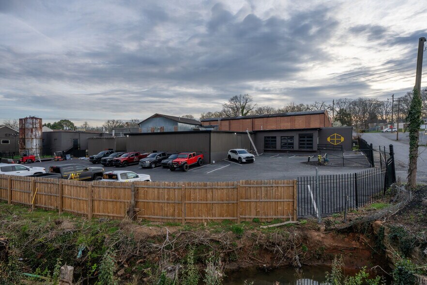 719 Old Lenoir Rd, Hickory, NC à vendre - Photo du bâtiment - Image 2 de 17