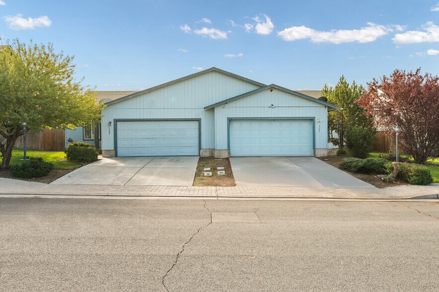 302 SE Leisek Way, Madras, OR for sale - Building Photo - Image 3 of 23