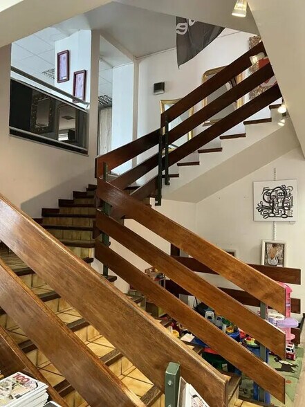 Commerce de détail dans Aubagne à louer - Photo du bâtiment - Image 3 de 5