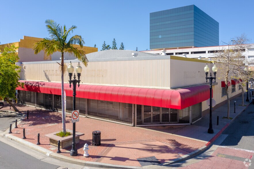 201 W 4th St, Santa Ana, CA à louer - Photo du bâtiment - Image 2 de 13