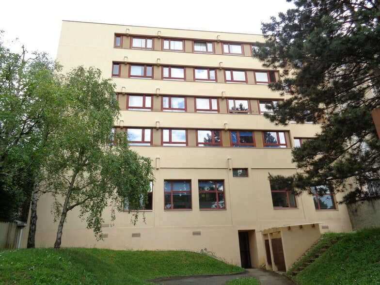 132 Avenue Franklin Roosevelt, Bron for lease - Building Photo - Image 1 of 4